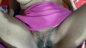 Desi Randi Aunty Spreads Legs for Quickie Fuck in Redlight Room?