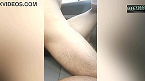 nena peluda folla taxista en coche venganza novio infiel