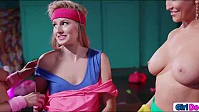 petite blonde gets face sat and licked by fitness milf doms 😈👅💦