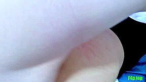 wha does it smell like?? smells like cum from cheatin bitch wife!!