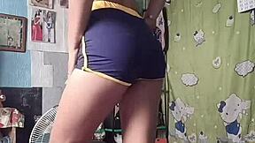 sød asiatisk babe ryster stram røv i phonk dans bota na pista