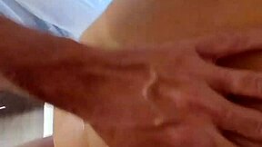 Quer comer esse cuzinho da esposa no banho também??