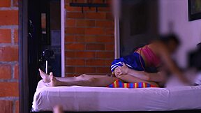 infiel y estudiante cambian miradas secretas en fiesta... ¡y follan salvaje!