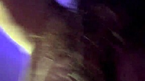 Dei minha bucetinha sem camisinha pro nerd no Natal e ele gozou dentro tudo!