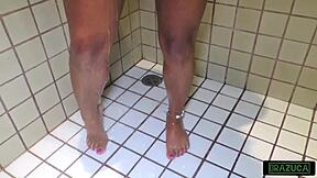 a morena de 18 anos tomando banho - andressa soares
