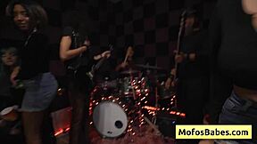 nia bleu backstage blowjob before brett maker bangs her from behind