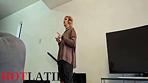 trio halloween con chica argentina y amigos calientes