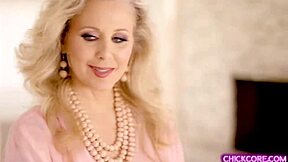 gorgeous bride carolina sweets tribs pussy with grandma julia ann