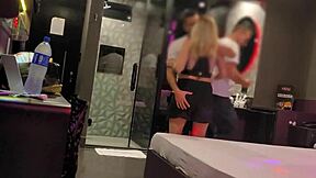 Coroa milf teaches young stud to fuck married woman in front of cuckold 😏👅💦