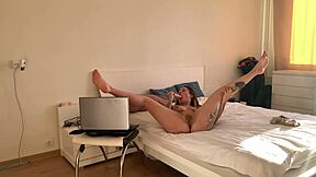 horny tattoo teen cams solo squirting her juicy pussy 💦🔥