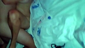 deixei o corno preso e fui foder com os amigos dele na sua frente?