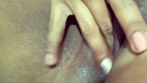 la hijastra culona se masturba en camara oculta tocando su coño jugoso 🔥💦