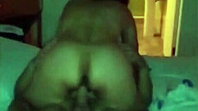 deixei o corno preso e fui foder com os amigos dele na sua frente?