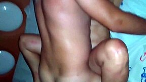 deixei o corno preso e fui foder com os amigos dele na sua frente?