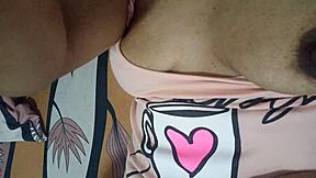 la hijastra culona se masturba en camara oculta tocando su coño jugoso 🔥💦