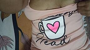 la hijastra culona se masturba en camara oculta tocando su coño jugoso 🔥💦