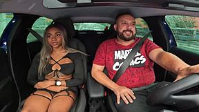 ana sasuga pelada nas ruas de sp na carona... que delicia de pussy exposta!