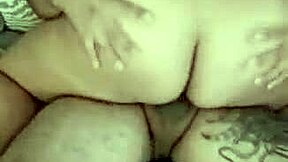 rebotando mi culo en verga gruesa con mi marido tatuado