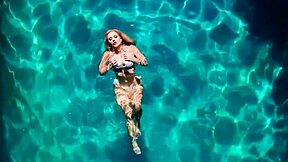 i can't resist seducing mom's muscular boyfriend to drill my tight shaved pussy