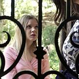 Verloren tiener Coco Lovelock likt domineesvrouw Silvia Saige