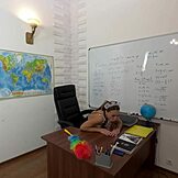 Durva döngölés a takarítónővel, miután ma véget ér az óra