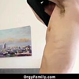 plíží se na svou mladou 18+ nevlastní dceru, vede k tabu šukání s tchánem