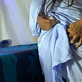 मैंने अपनी स्किनी राजस्थानी गर्लफ्रेंड को उसके घर पर चोदा और वह होममेड वीडियो पर मेरे साथ चीट करते हुए स्क्वर्ट की