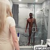 Dia Hisap Kote Hitam Besar Rakan Serumah Di Bilik Mandi Asrama