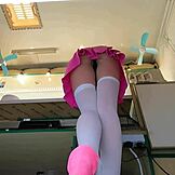 漂亮18+少女工作时裙底走光，哎呀抱歉！