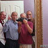 Nerdy blondýna v brýlích dostává facial od Frannkie a gangu ve skupinovém akci