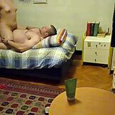 Ukryta kamera łapie młodą 18+ brunetkę z małymi cyckami cieszącą się dzikim seksem z chłopakiem w prywatnej chwili.