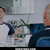 Малката 18+ Kylie Quinn споделена от заварения татко и заварения син