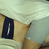 Policijska kurva moli za vrući spermu duboko u njenu usku rupu