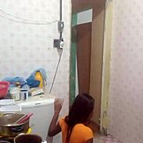 الزوجة الخطوة تنيك زوج أبيها وأمها في العمل 😈