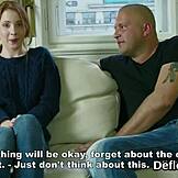 Очарователна червенокоса млада Мила Лукошкина срамежлива при първо кастинг интервю