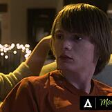 Băiat 18 ani morocănos tânjește să fută milf bustos din nou