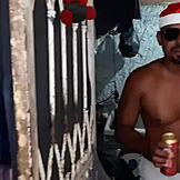 Ženina kurba božična zabava z dvema velikima kurcema, ki jo trdo jebejo v pičko