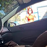 Pitam lepu ženu za pravac na autobuskoj stanici.