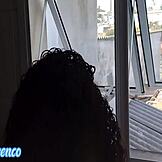 熱い18歳の痴女よ、そのデカチンをキツいケツに受け取れ！