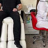 穿丝袜的性感护士在检查中让鸡巴硬起来