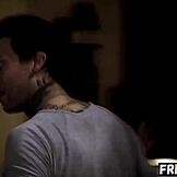 Vau, mala 18+ Haley Reed prima dvostruki vaginalni kreampaj od Small Hands! 😍