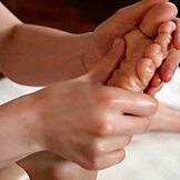 למרות הביישנות, אירקה מאפשרת למסז'יסט לחקור את גופה במהלך הסשן