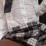 18-летняя брюнетка студентка принимает анал перед кончей в рот.