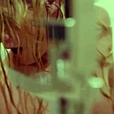 Hey babe, nak join aku mandi untuk surprise panas?