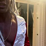 Halloween párty v Vegas s intenzivním deepthroat a lízáním píči