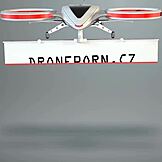 Защо тази рижа тийнейджърка 18+ готви гола на камера?