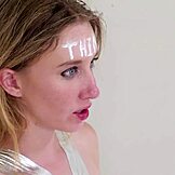 Szubmisszív 18+ lány miért nyalja olyan jól a dominájának a segglyukát?