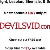 Hei, vrei să mă vezi cum mă frec cu colega mea brunetă drăguță în seara asta?