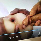 ジェイダ、その細身のブロンドが大きなディルドと巨大ちんぽでアナルを破壊する