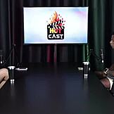 Will Mastro Assiste Duas Mulheres em Lingerie Vermelha Transparente Acenderem Desejo Cru em Encontro Quente.